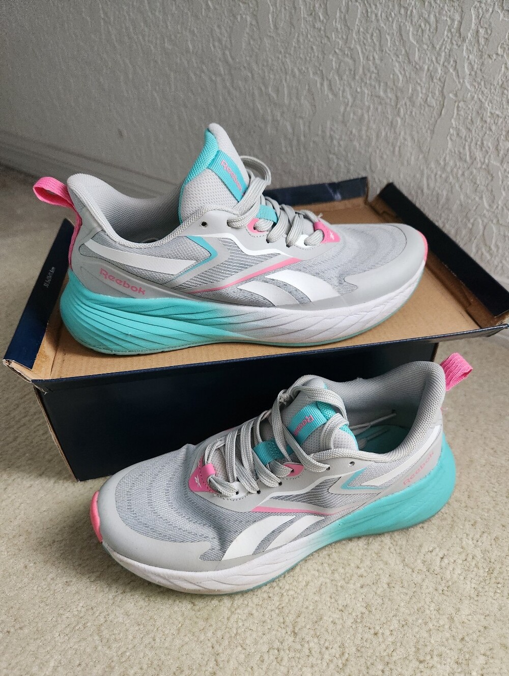 Womens Reebok Verse Athletic Shoe Size 7.5M White Teal Pink Walking
